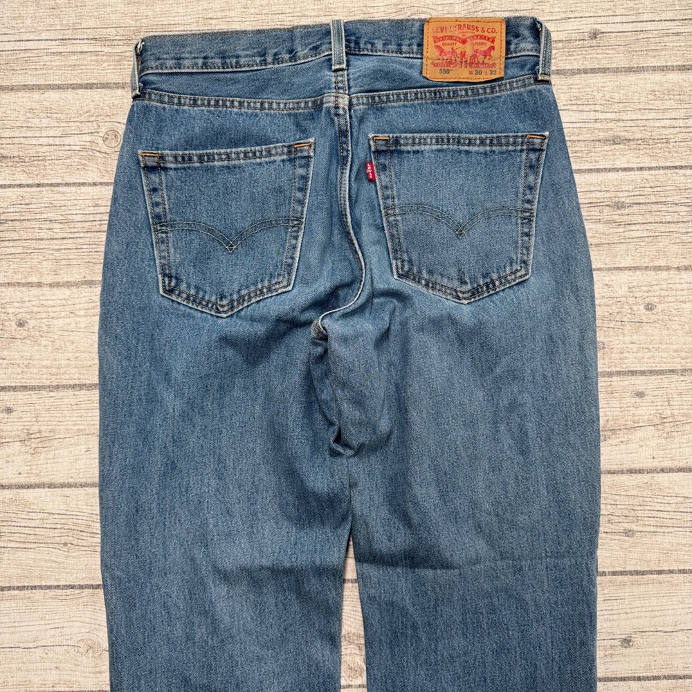 Levi's 550 Jeans Mens 30x32 Blue Denim Tapered Leg Relaxed High Rise Medium Wash - Picture 3 of 8